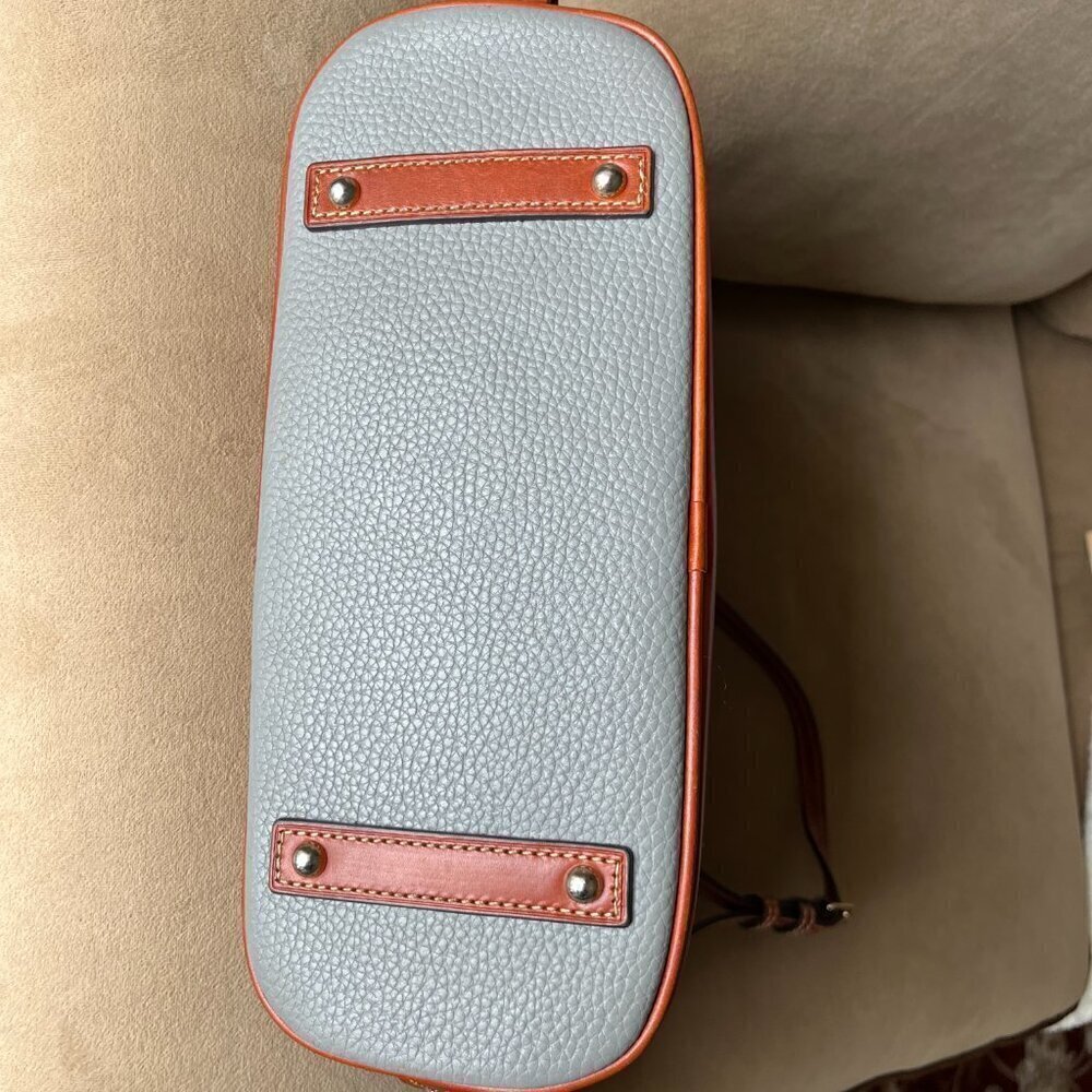 Dooney & Bourke Satchel Bag Zip Zip Dome Crossbody Pebble Grain Leather Oyster - Picture 4 of 13
